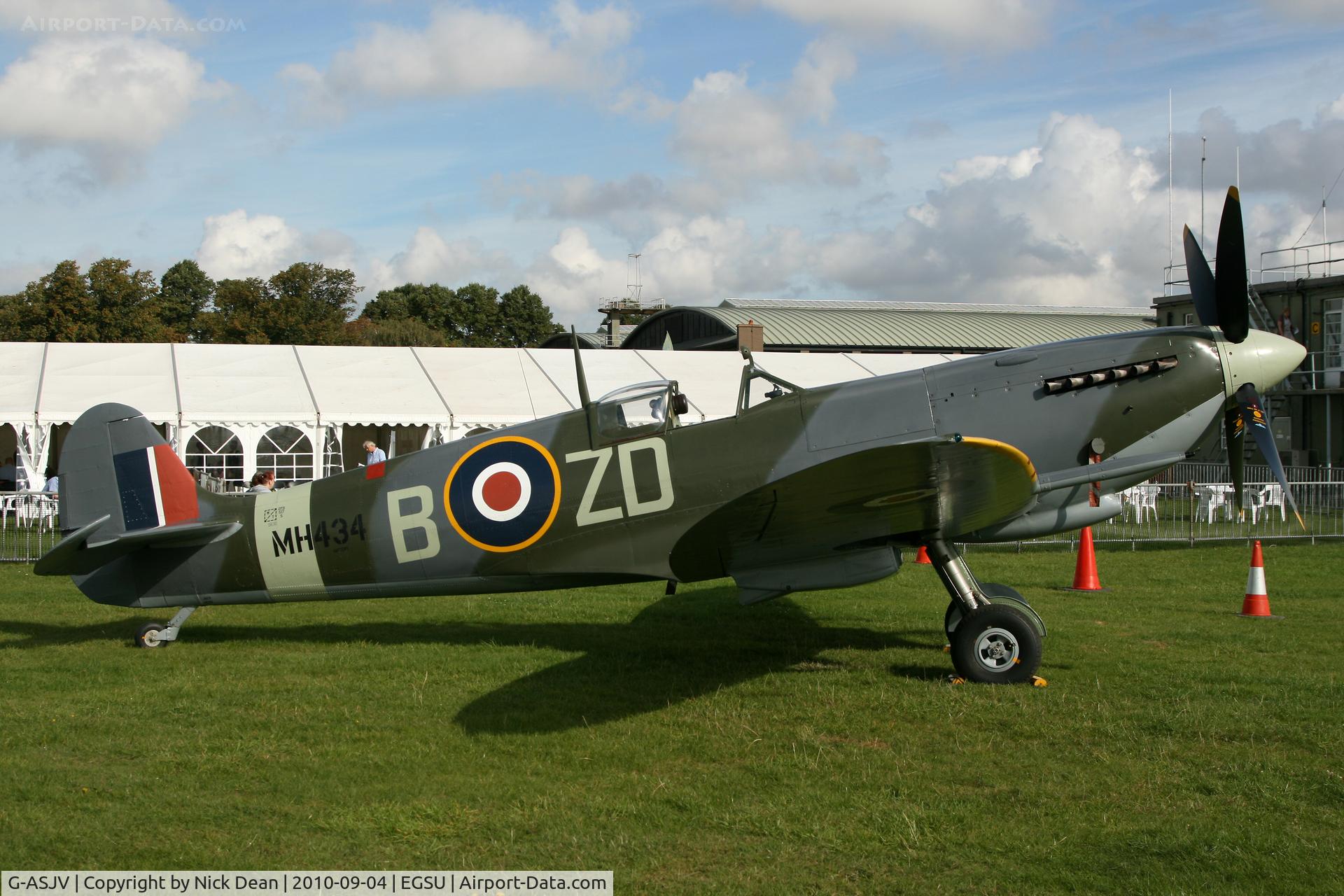 G-ASJV, 1943 Supermarine 361 Spitfire LF.IXb C/N CBAF.IX.552, EGSU