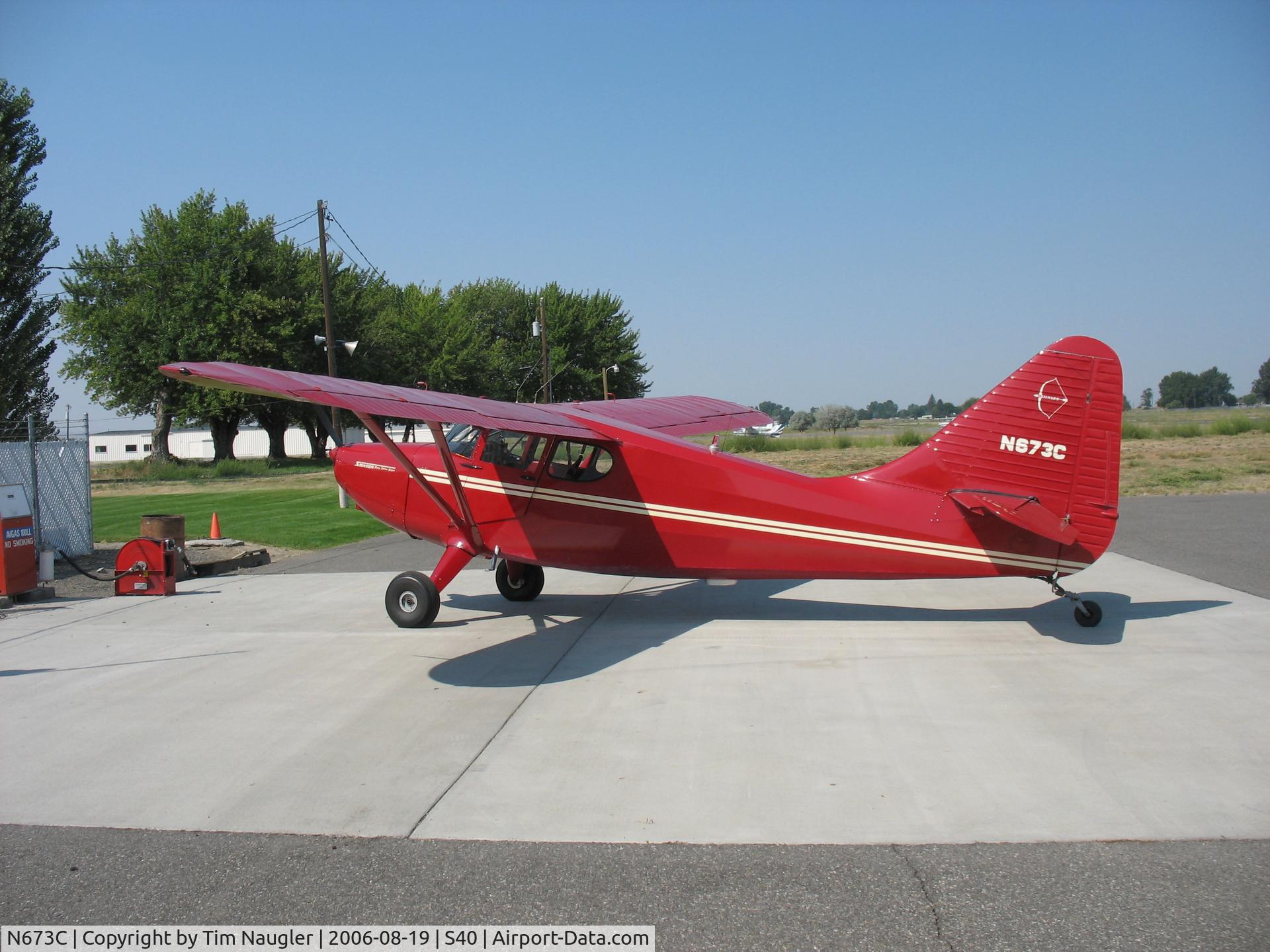 N673C, 1948 Stinson 108-3 Voyager C/N 108-3673, Refueling in Prosser WA on the way to Seattle.