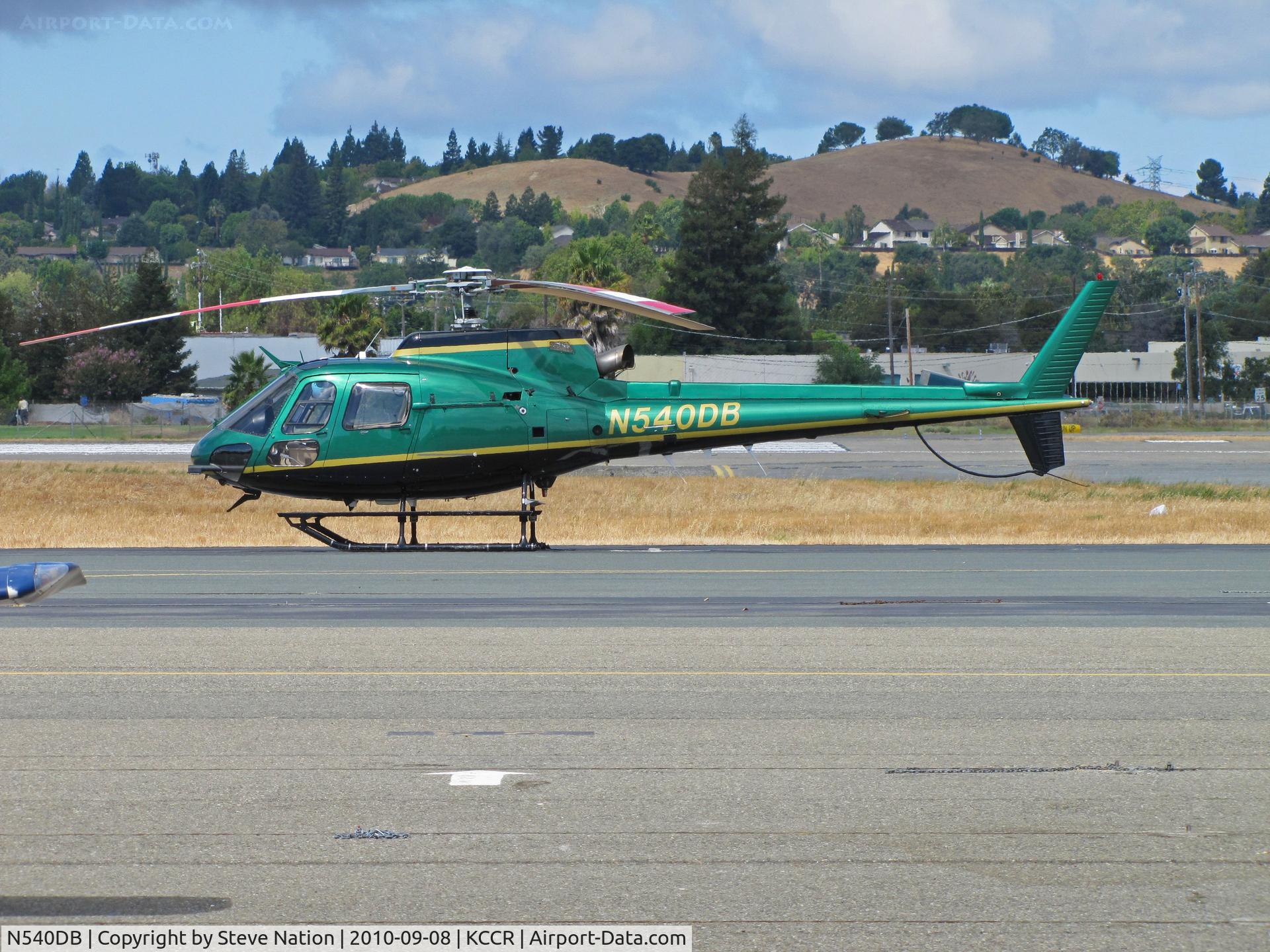 N540DB, 1999 Eurocopter AS-350B-2 Ecureuil Ecureuil C/N 3218, 1999 Eurocopter AS 350 B2, c/n: 3218 on hotel visitor's ramp