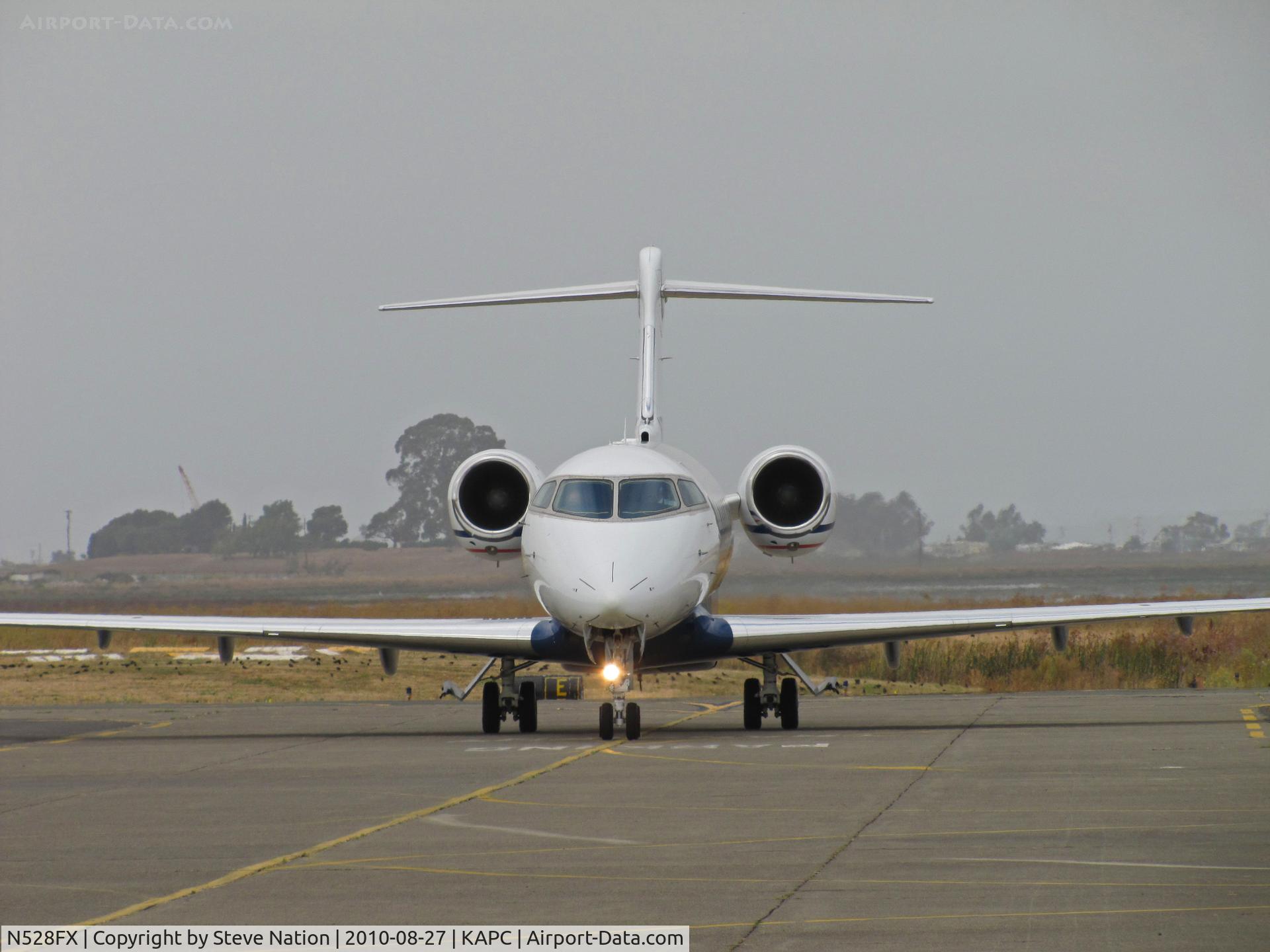 N528FX, 2006 Bombardier Challenger 300 (BD-100-1A10) C/N 20125, Heads-on shot of Flexjets 2006 BD-100-1A10 arriving from KSJC (San Jose, CA)