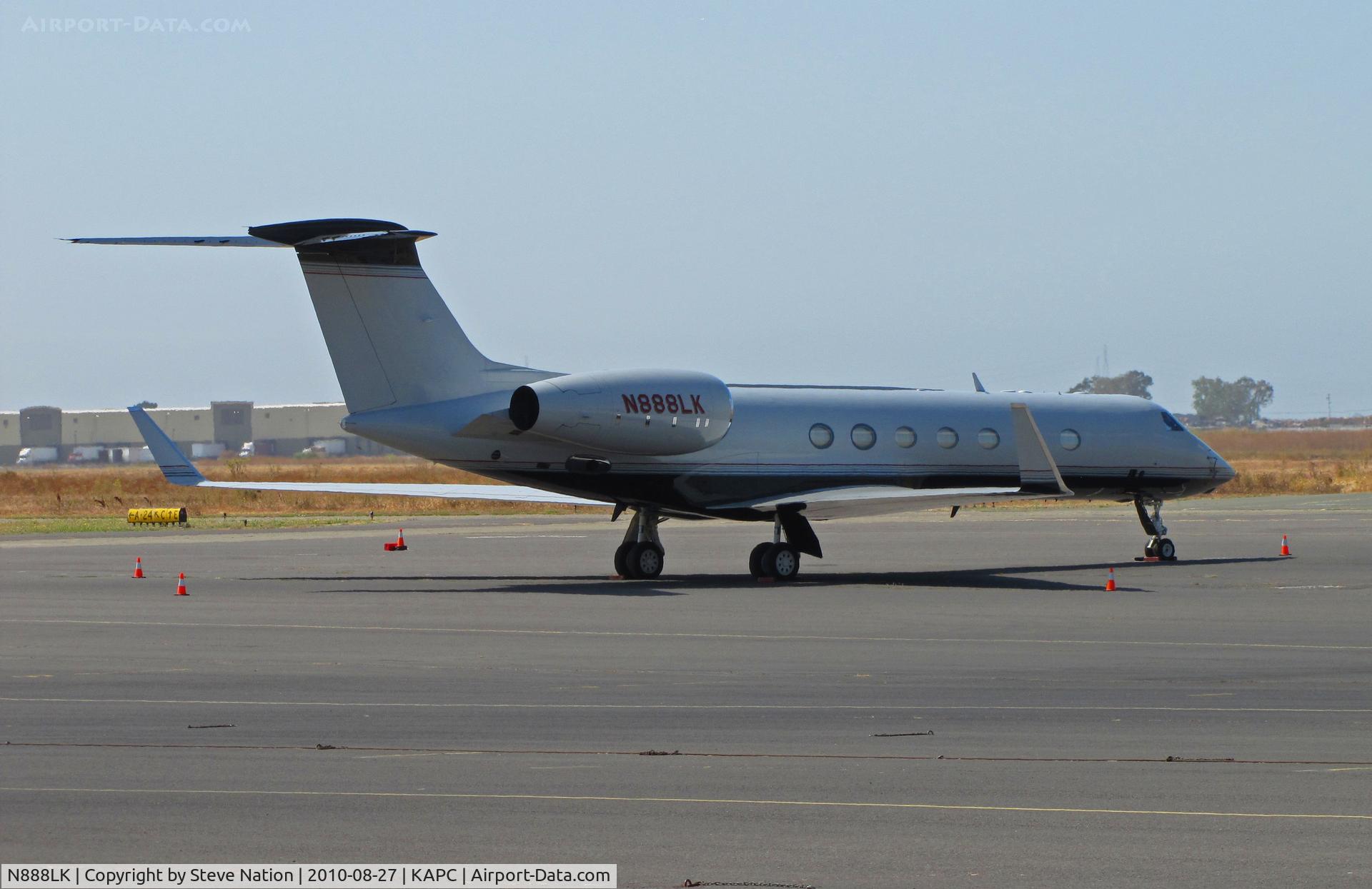 N888LK, 2003 Gulfstream Aerospace GV-SP (G550) C/N 5012, 2003 GV-SP on heavy jet ramp