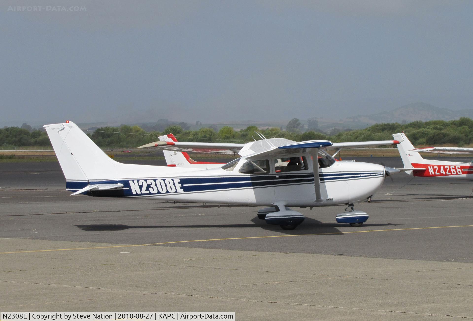 N2308E, 1978 Cessna 172N C/N 17271228, 1978 Cessna 172N taxing for departure to KCRQ (Carlsbad, CA)
