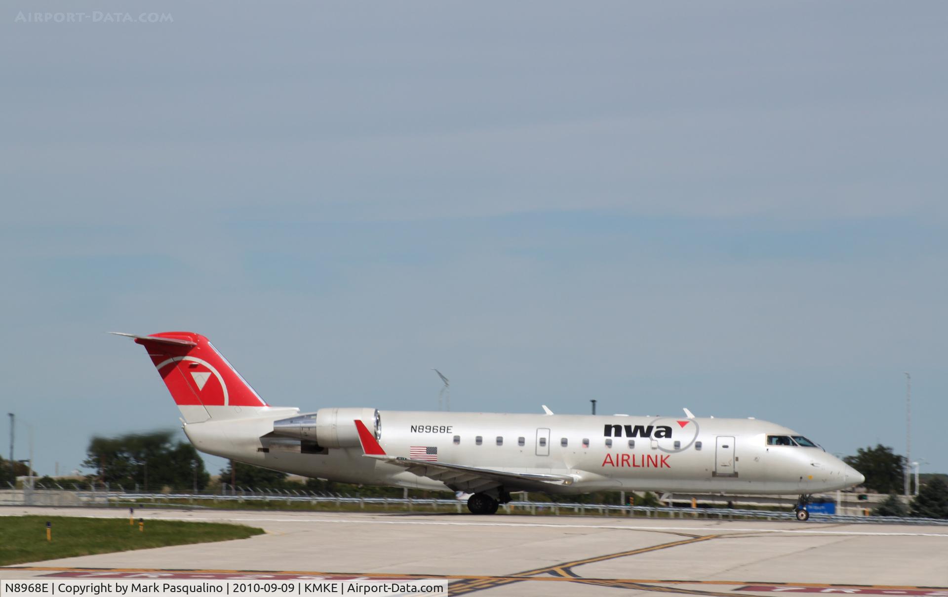 N8968E, 2004 Bombardier CRJ-200 (CL-600-2B19) C/N 7968, CL-600-2B19