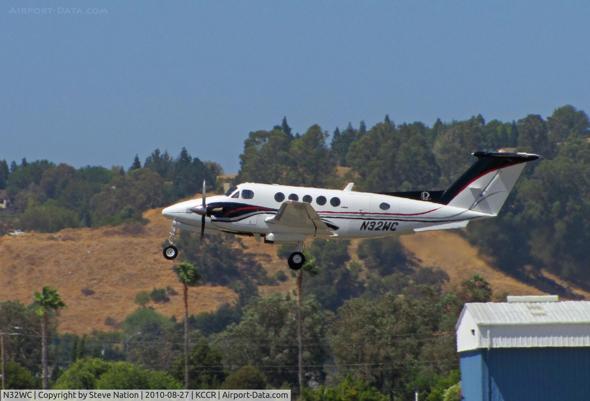 N32WC, 1987 Beech B200 King Air C/N BB-1285, 1987 Beech King Air 200 climbing out for trip to KTRK (Tahoe/Truckee Airport, CA)