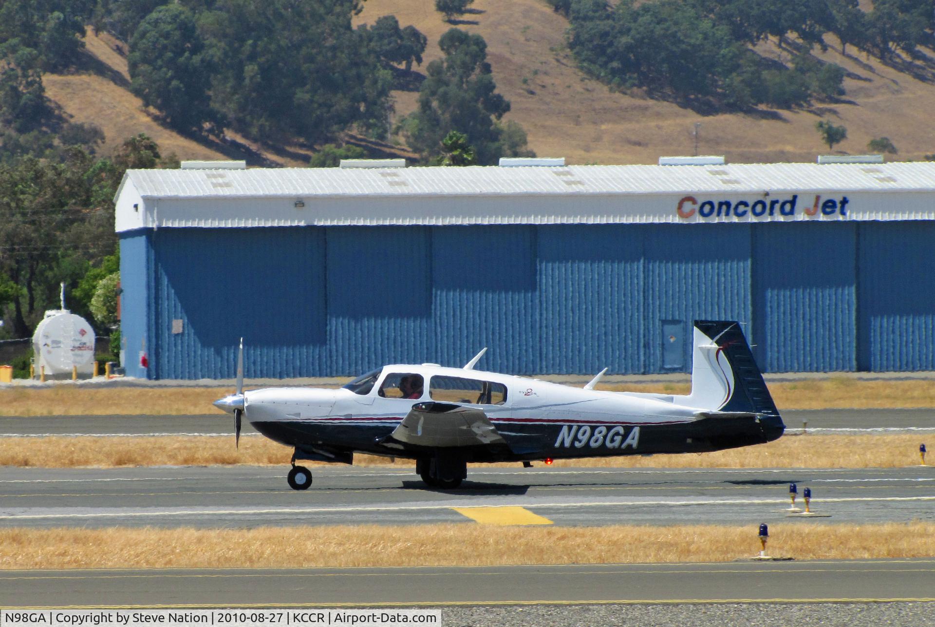 N98GA, 2005 Mooney M20R Ovation C/N 29-0372, 2005 Mooney M20R on arrival at Buchanan Field