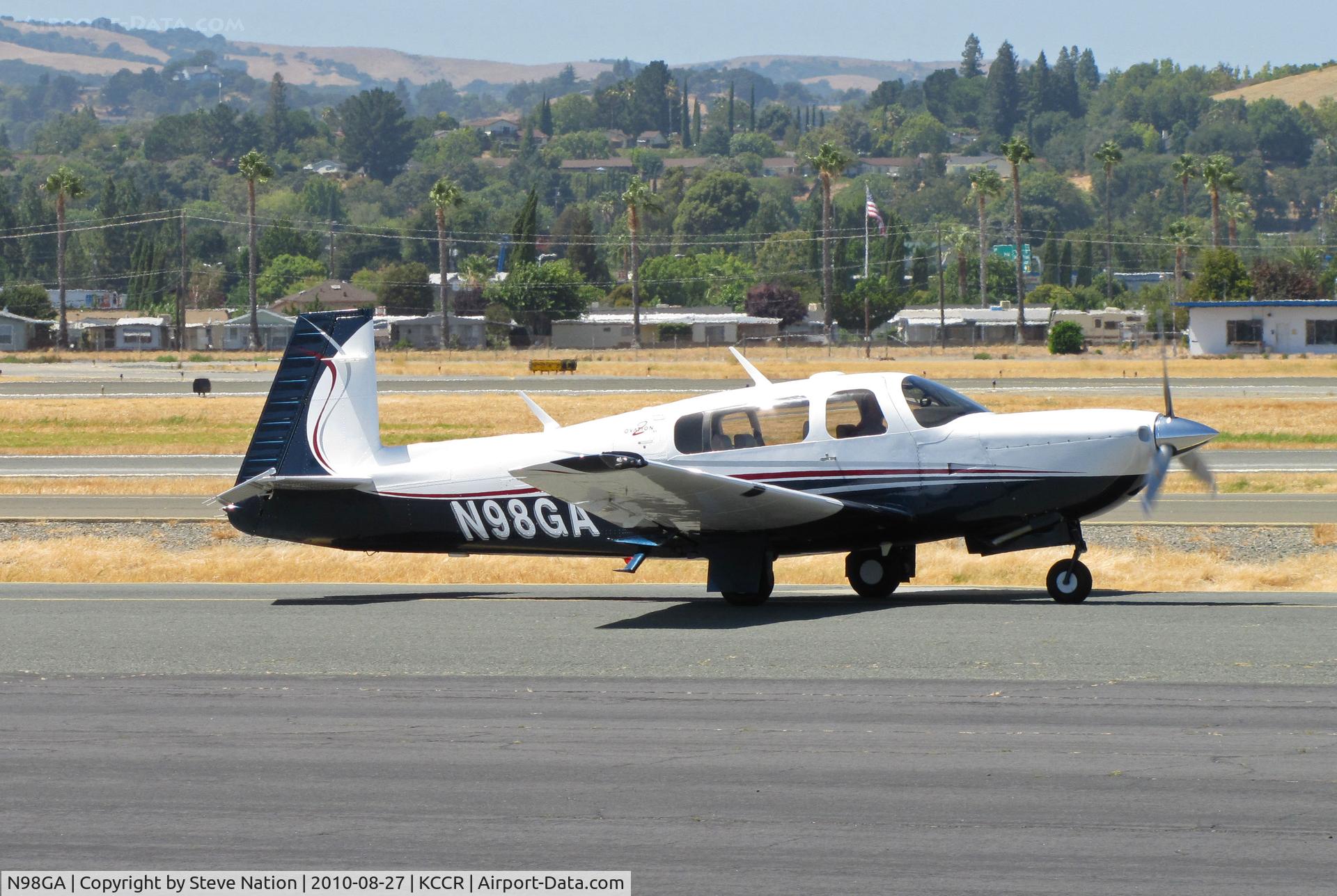 N98GA, 2005 Mooney M20R Ovation C/N 29-0372, 2005 Mooney M20R taxi for take-off on RW19L at Buchanan Field
