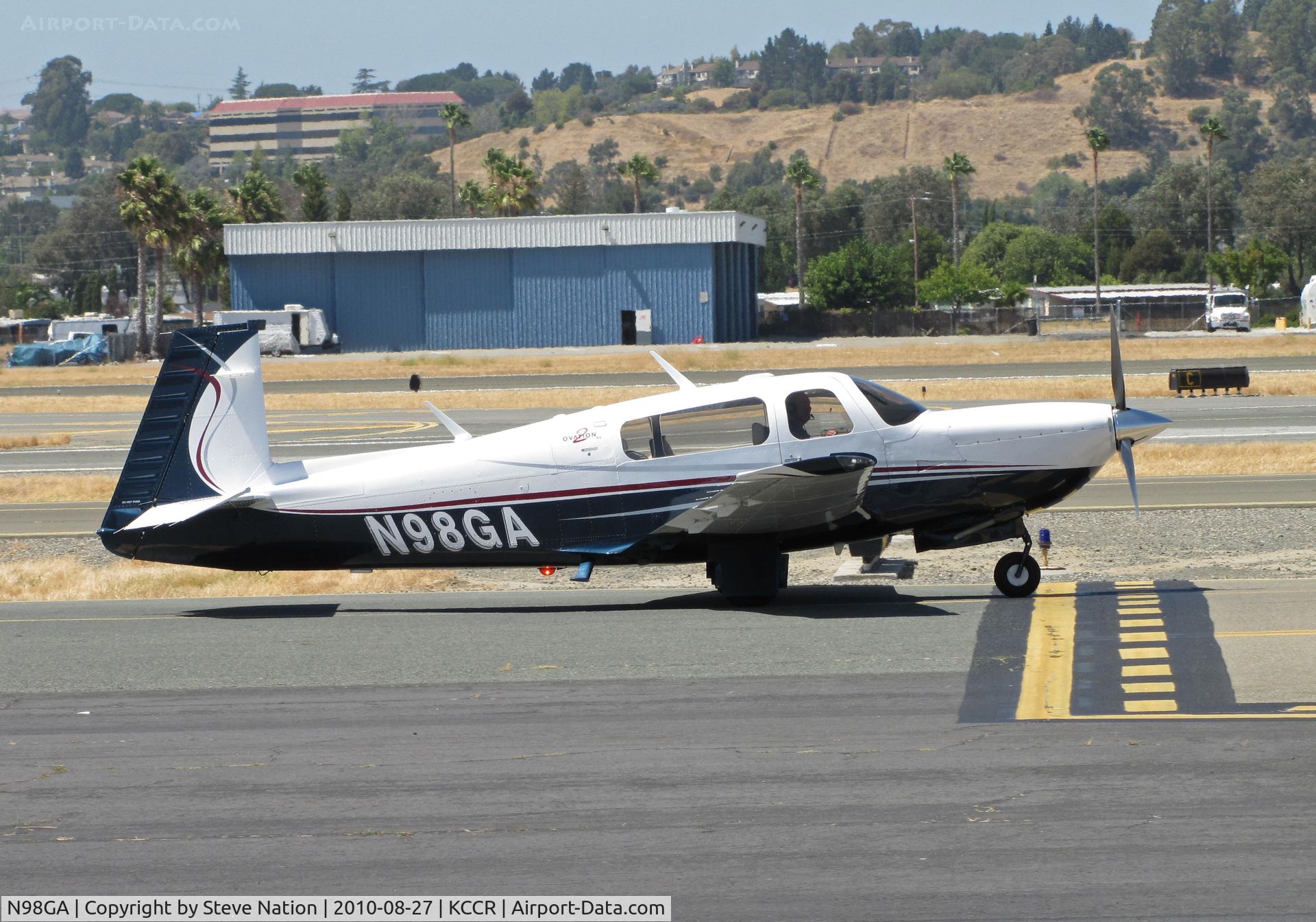 N98GA, 2005 Mooney M20R Ovation C/N 29-0372, 2005 Mooney M20R taxi for take-off on RWY19L at Buchanan Field