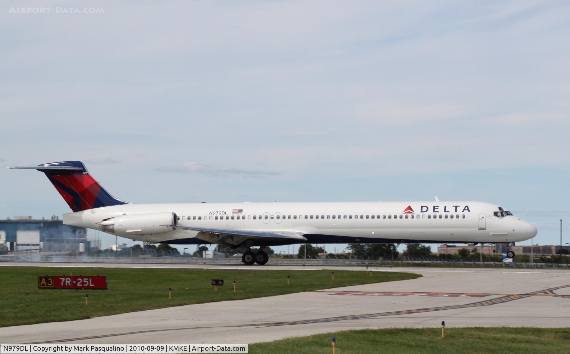N979DL, 1991 McDonnell Douglas MD-88 C/N 53266, MD-88