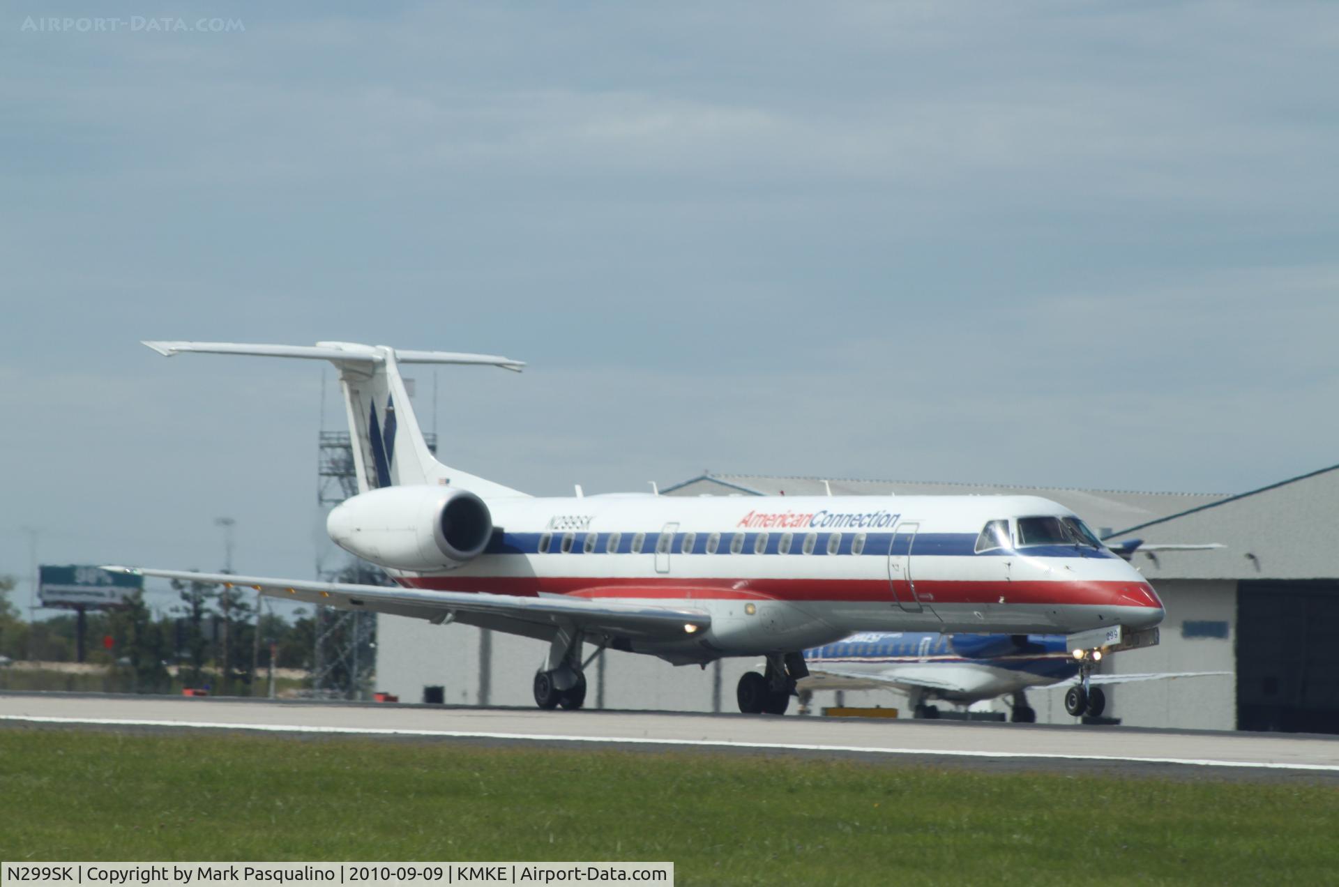 N299SK, 2001 Embraer ERJ-140LR (EMB-135KL) C/N 145532, EMB-135KL