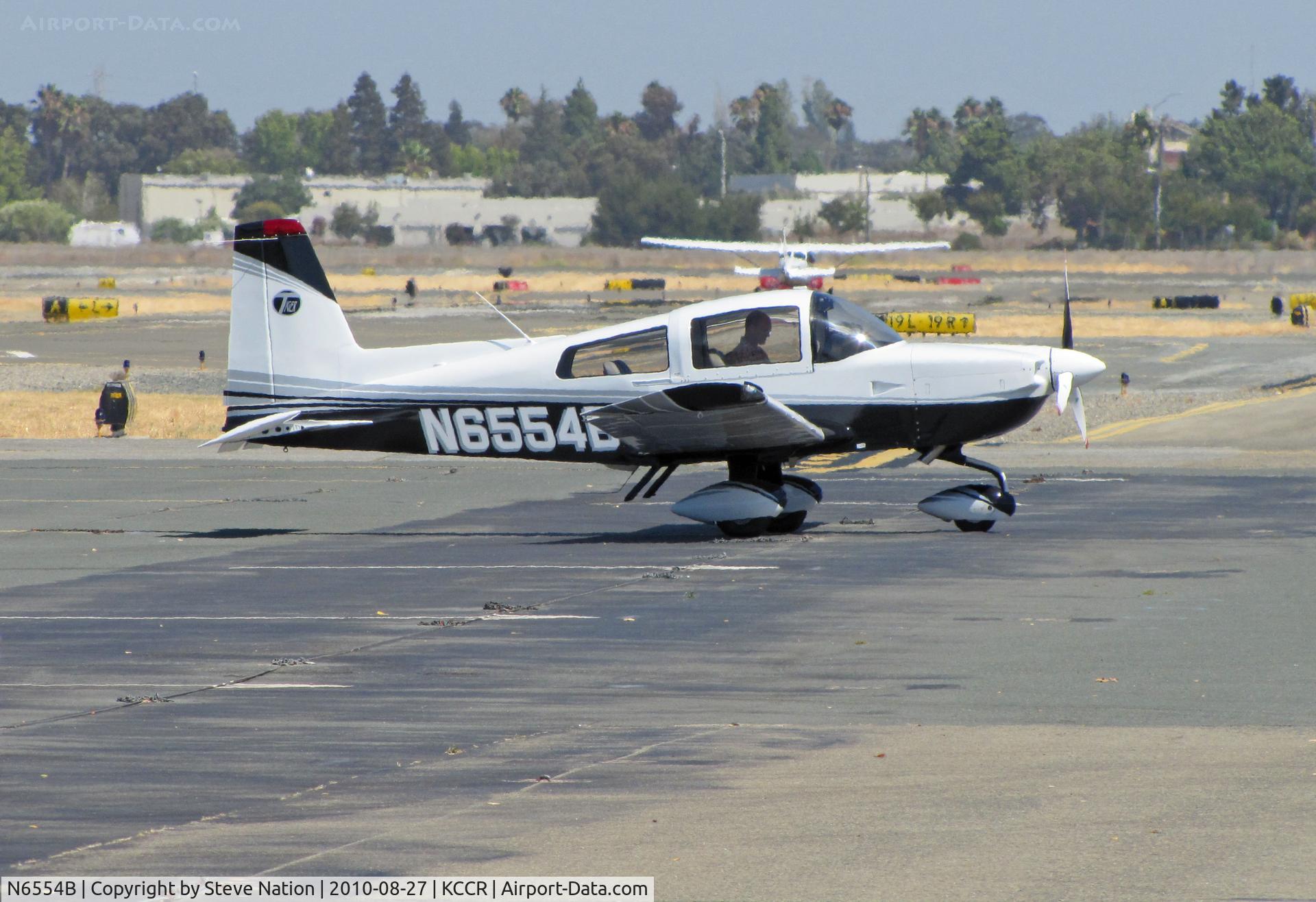N6554B, 2006 Tiger Aircraft Llc AG-5B C/N 10251, Carson City, NV-based 2006 Tiger Act AG-5B taxis from hotel ramp at Buchanan Field