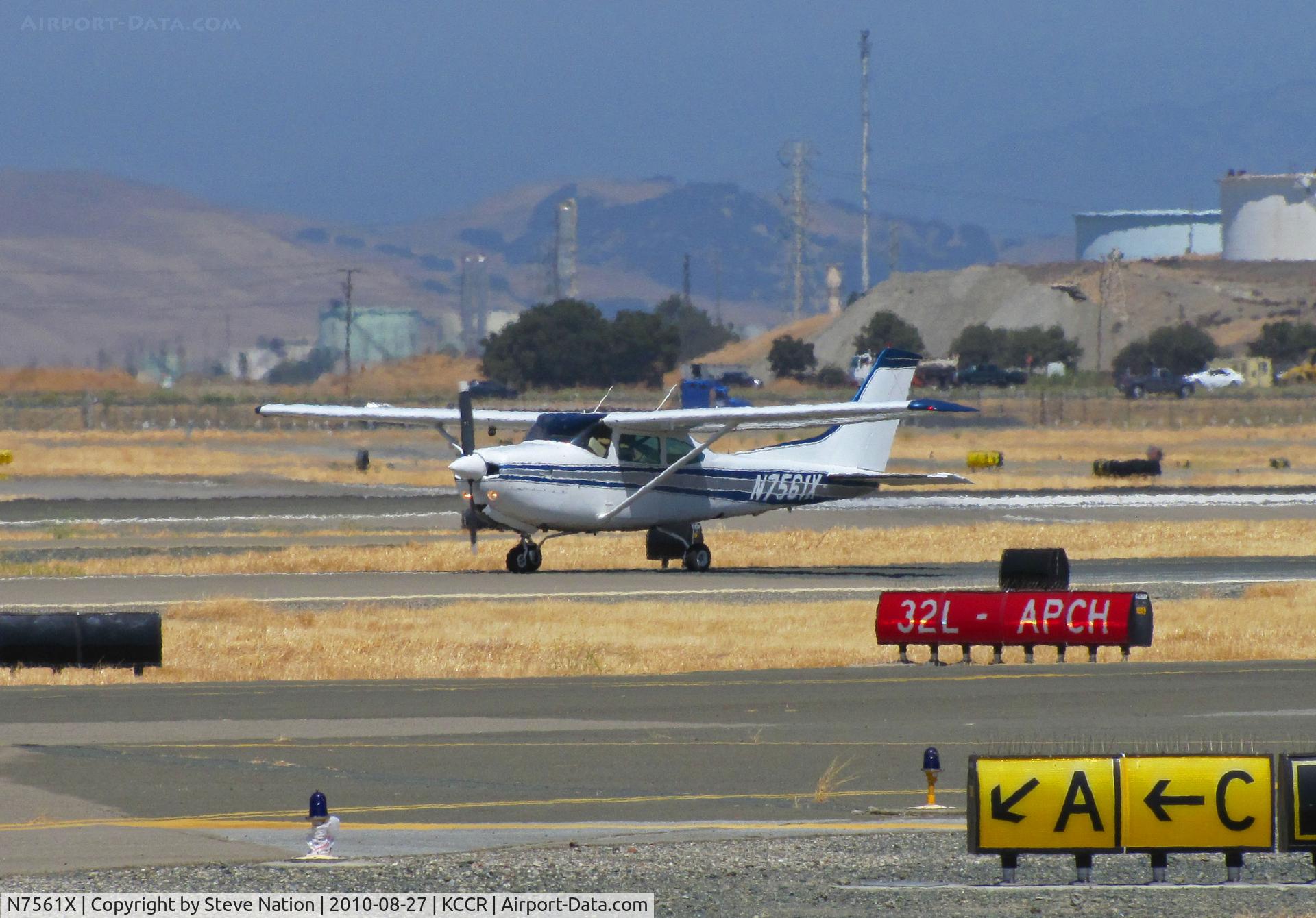 N7561X, 1977 Cessna R182 Skylane RG C/N R18200101, Locally-based 1977 Cessna R182 turning off RWY19L at Buchanan Field