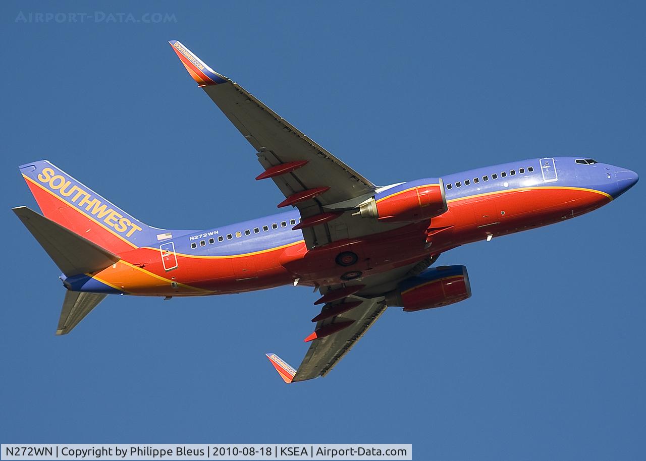 N272WN, 2007 Boeing 737-7H4 C/N 32527, Southwest climbing from rwy 16L, during the usual southflow.