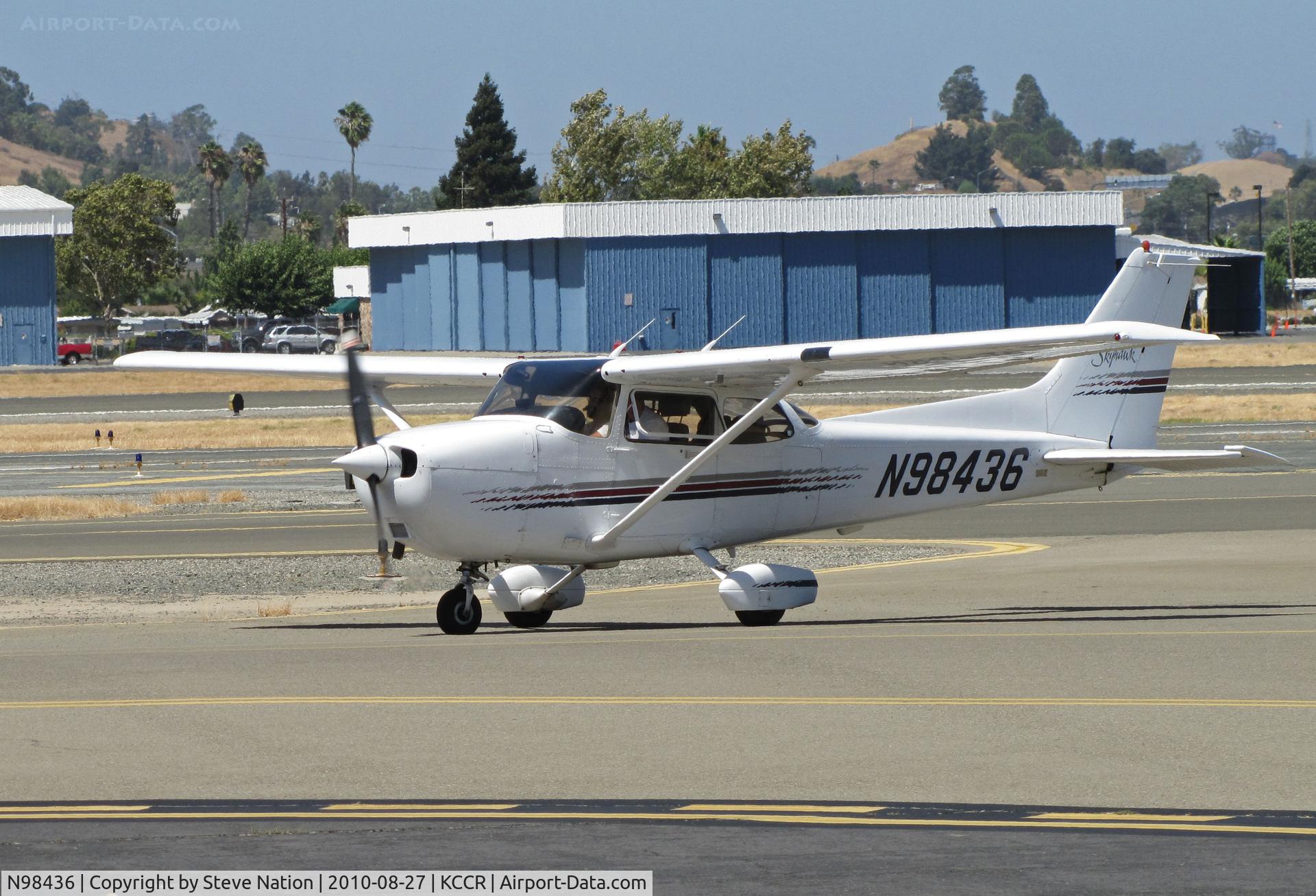 N98436, 1998 Cessna 172R C/N 17280612, Sterling Aviation 1998 Cessna 172R leaving RWY19L @ Buchanan Field