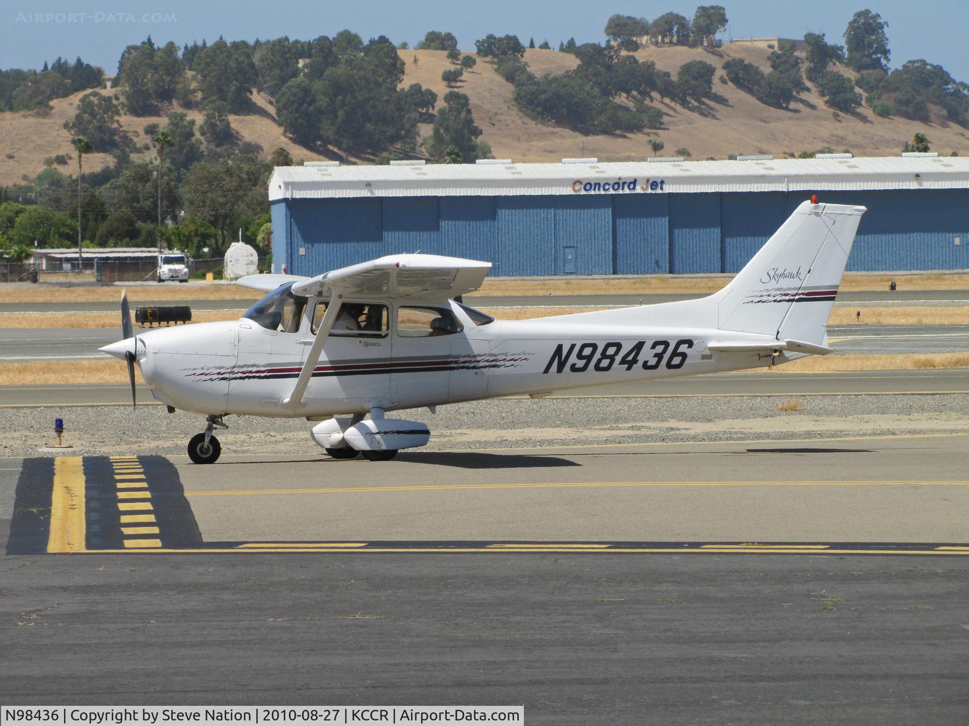 N98436, 1998 Cessna 172R C/N 17280612, Sterling Aviation 1998 Cessna 172R leaving RWY19L @ Buchanan Field