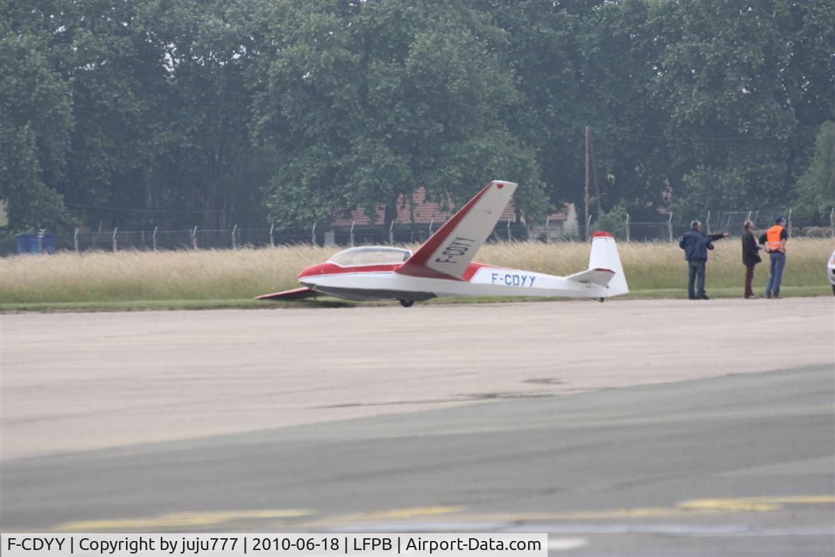 F-CDYY, Schleicher ASK-13 C/N 13336, on on display at Le Bourget