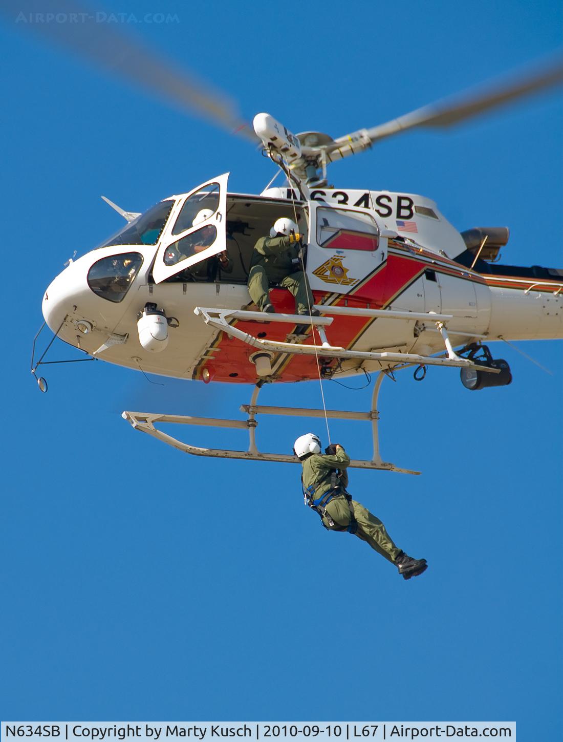 N634SB, 2005 Eurocopter AS-350B-3 Ecureuil Ecureuil C/N 3997, Rappel training on the SBSO ramp.