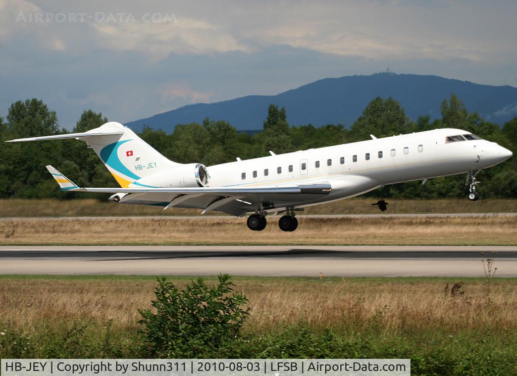 HB-JEY, 2005 Bombardier BD-700-1A10 Global Express C/N 9173, Landing rwy 16