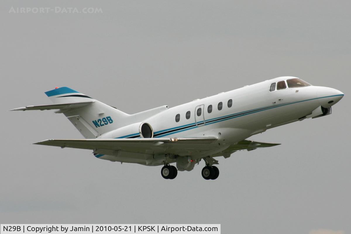 N29B, 2001 Raytheon Hawker 800XP C/N 258518, Departing runway 24.