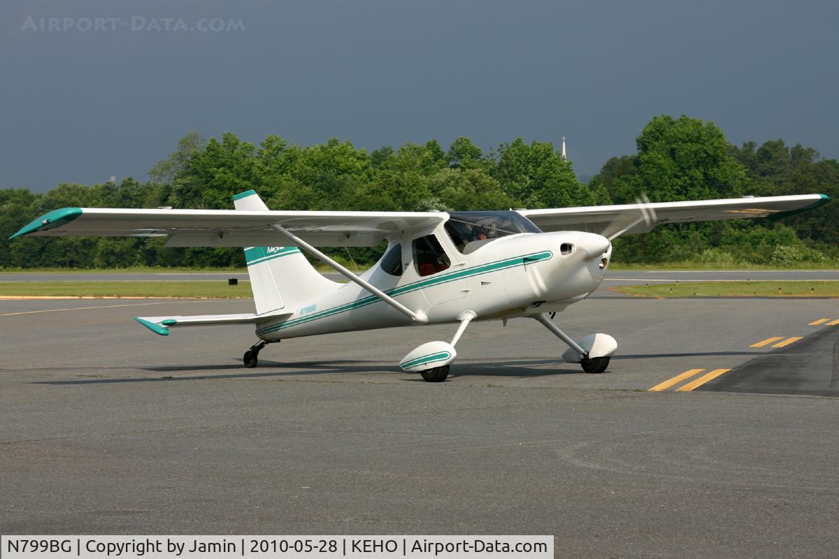 N799BG, 1999 Stoddard-Hamilton Glastar GS-1 C/N 5476, Taxiing in to fill up.
