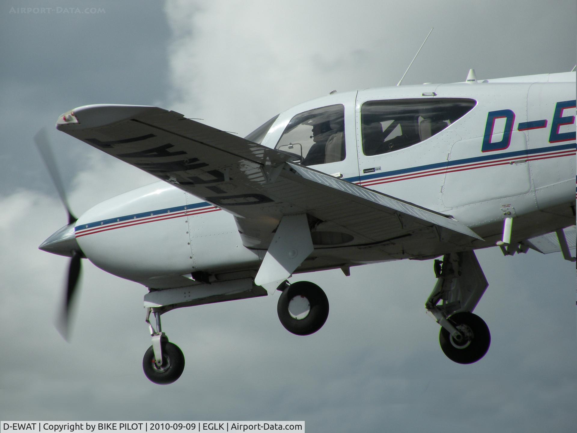D-EWAT, Rockwell RC-114B C/N 146564, Finals for rwy 25.