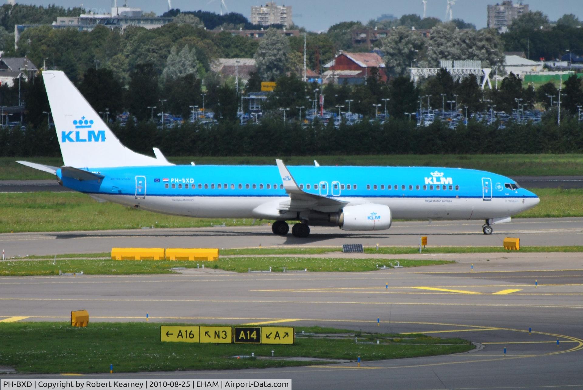 PH-BXD, 1999 Boeing 737-8K2 C/N 29134, KLM taxiing back after landing