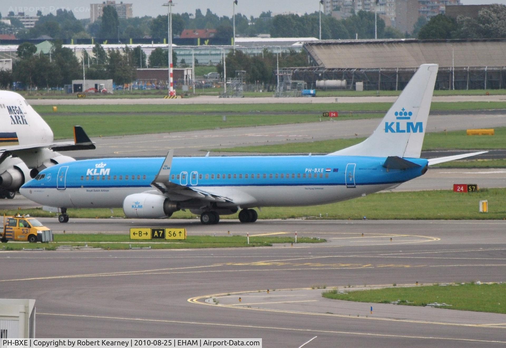 PH-BXE, 2000 Boeing 737-8K2 C/N 29595, KLM taxiing for take-off