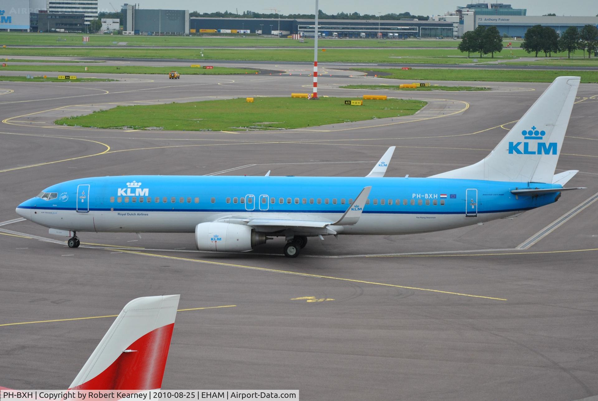 PH-BXH, 2000 Boeing 737-8K2 C/N 29597, KLM taxiing out for take-off