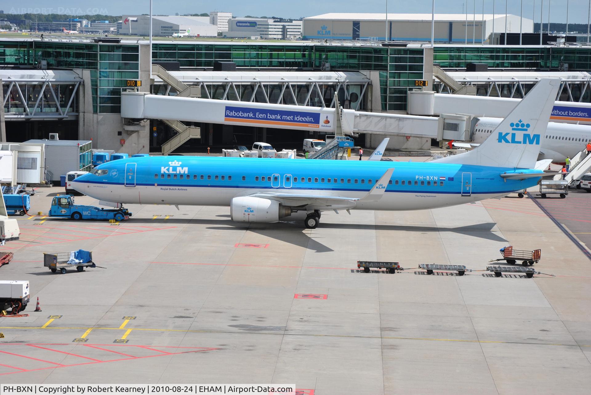 PH-BXN, 2000 Boeing 737-8K2 C/N 30356, KLM on push-back