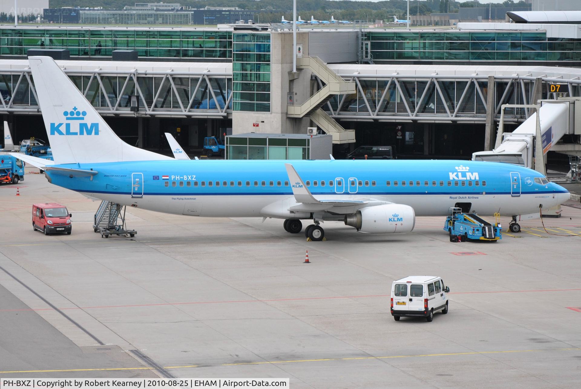 PH-BXZ, 2008 Boeing 737-8K2 C/N 30368, KLM sitting on stand