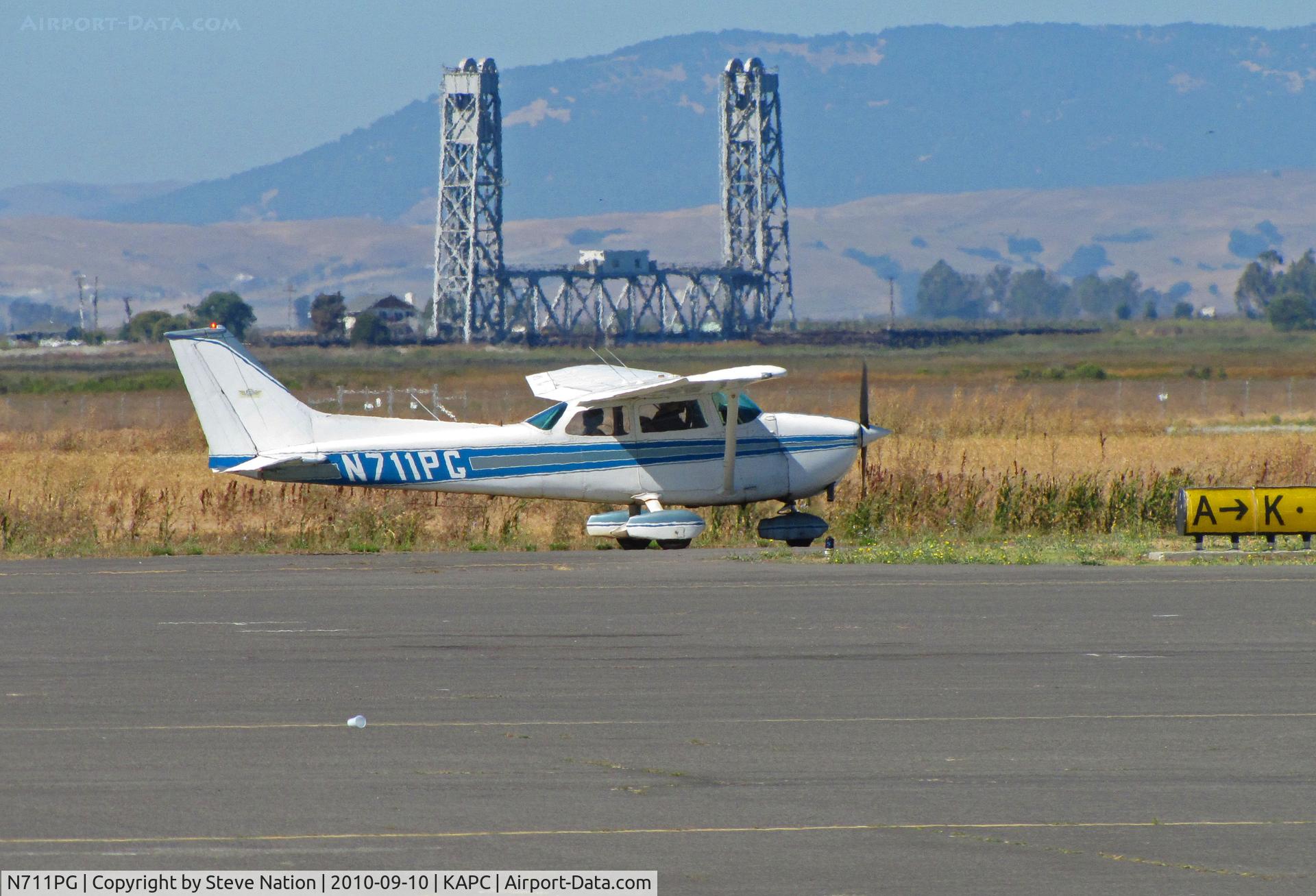 N711PG, Cessna 172M C/N 17264422, Cal Aggie Flying Club Cessna 172M taxiing by Napa River RR bridge for departure to KEDU