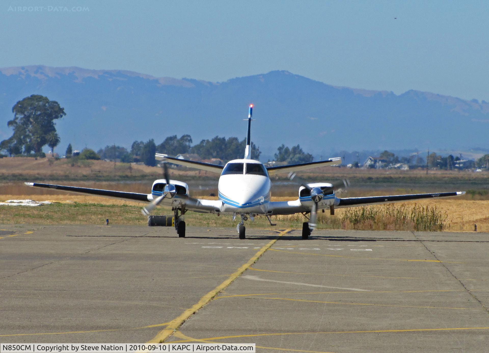 N850CM, 1972 Beech A60 Duke C/N P-213, Head-on shot of Salem, OR-based 1972 Beech A60 arriving from KSBP/San Luis Obispo, CA