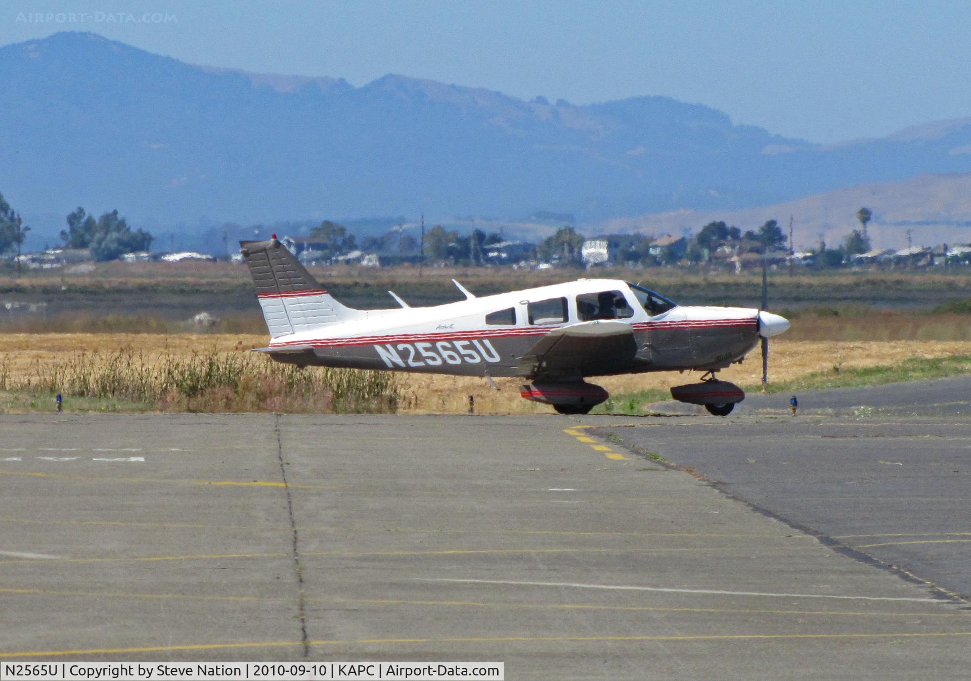 N2565U, 1979 Piper PA-28-181 C/N 28-8090058, Kentucky-based 1979 PA-28-181 taxiing for take-off at Napa, CA