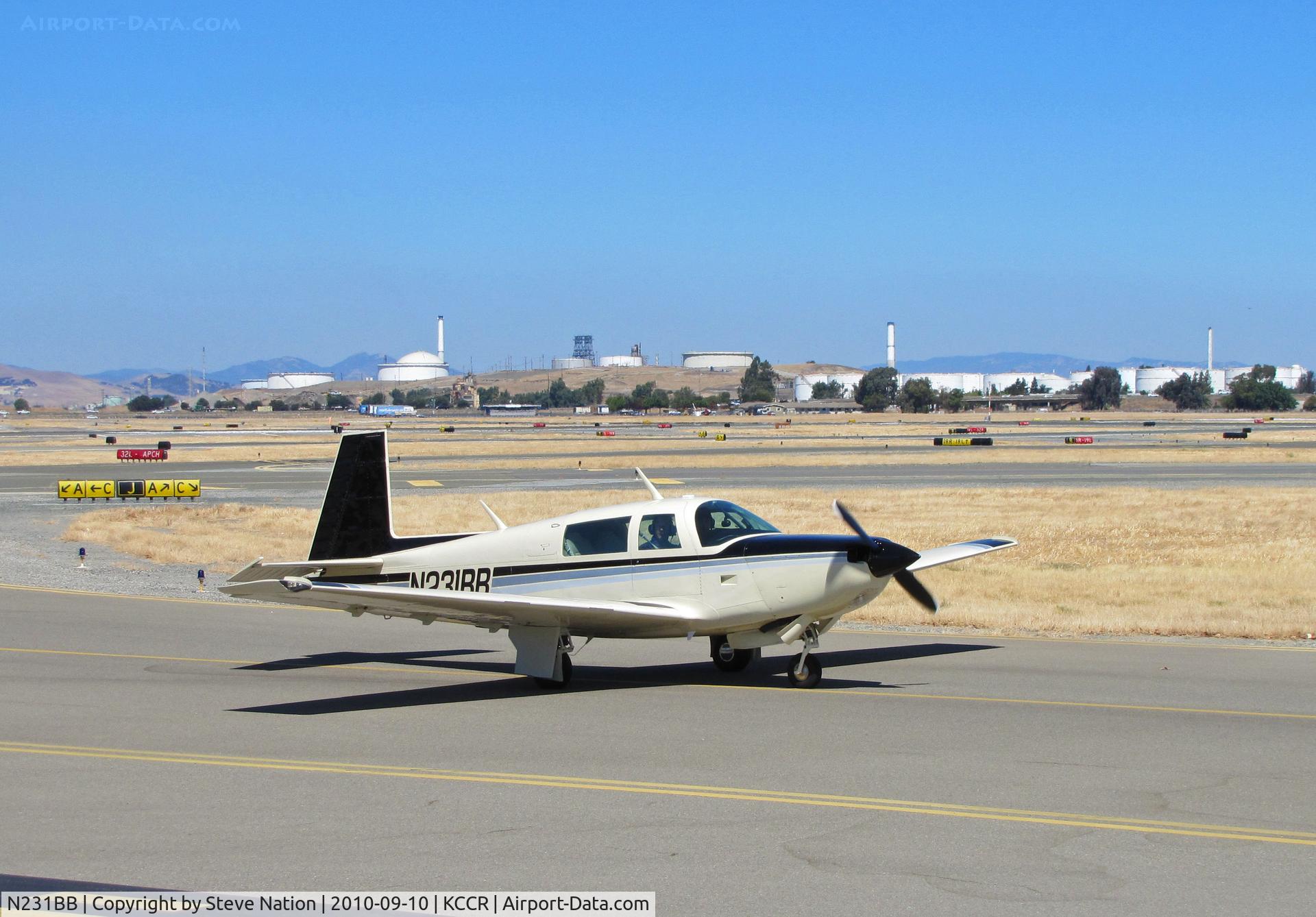 N231BB, 1981 Mooney M20K C/N 25-0619, Locally-based 1981 Mooney M20K taxiing for East Ramp