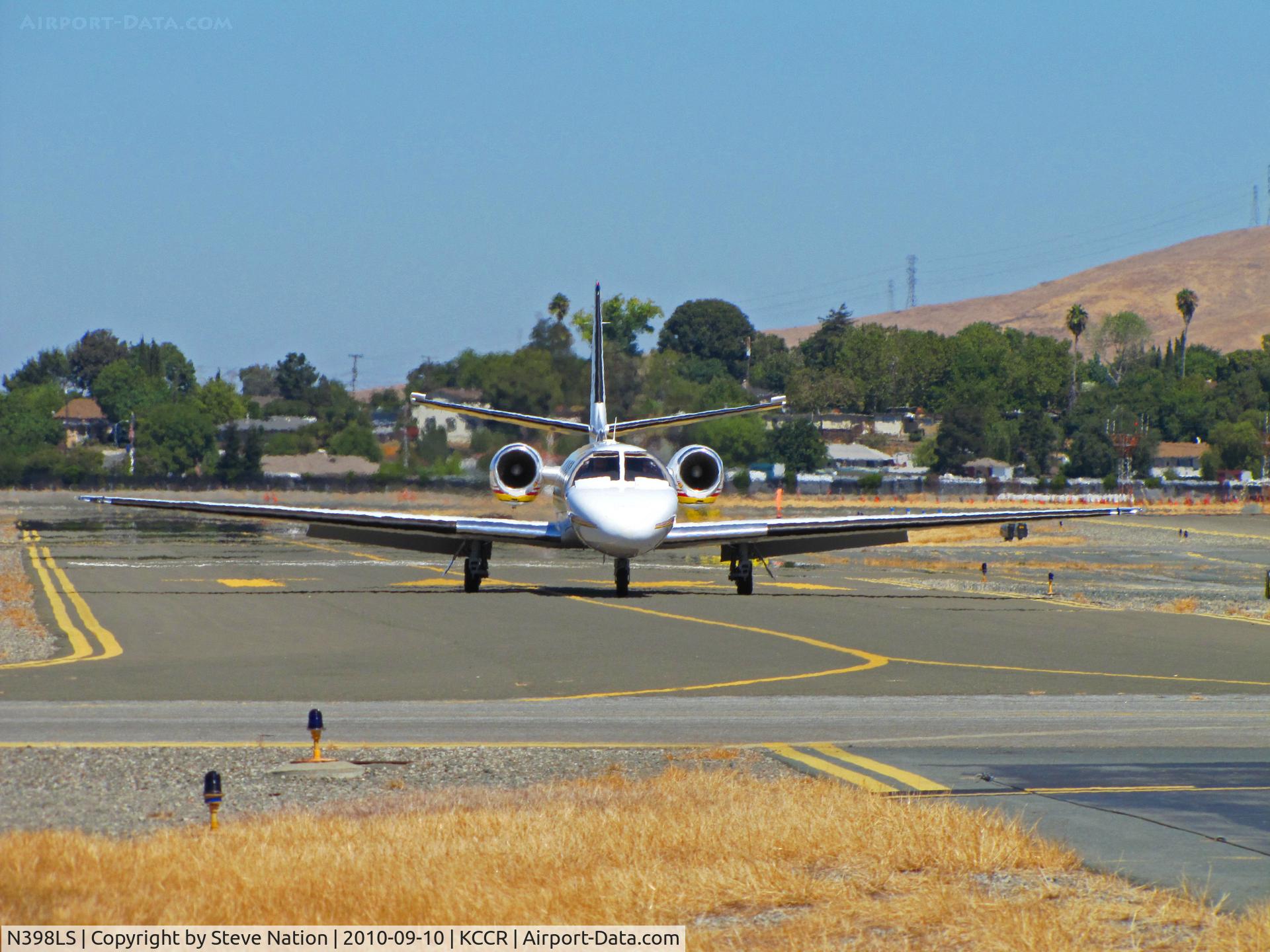 N398LS, 1998 Cessna 550 C/N 550-0853, Head-on shot of Les Schwab Tires 1998 Cessna 550 taxiing to PSA ramp