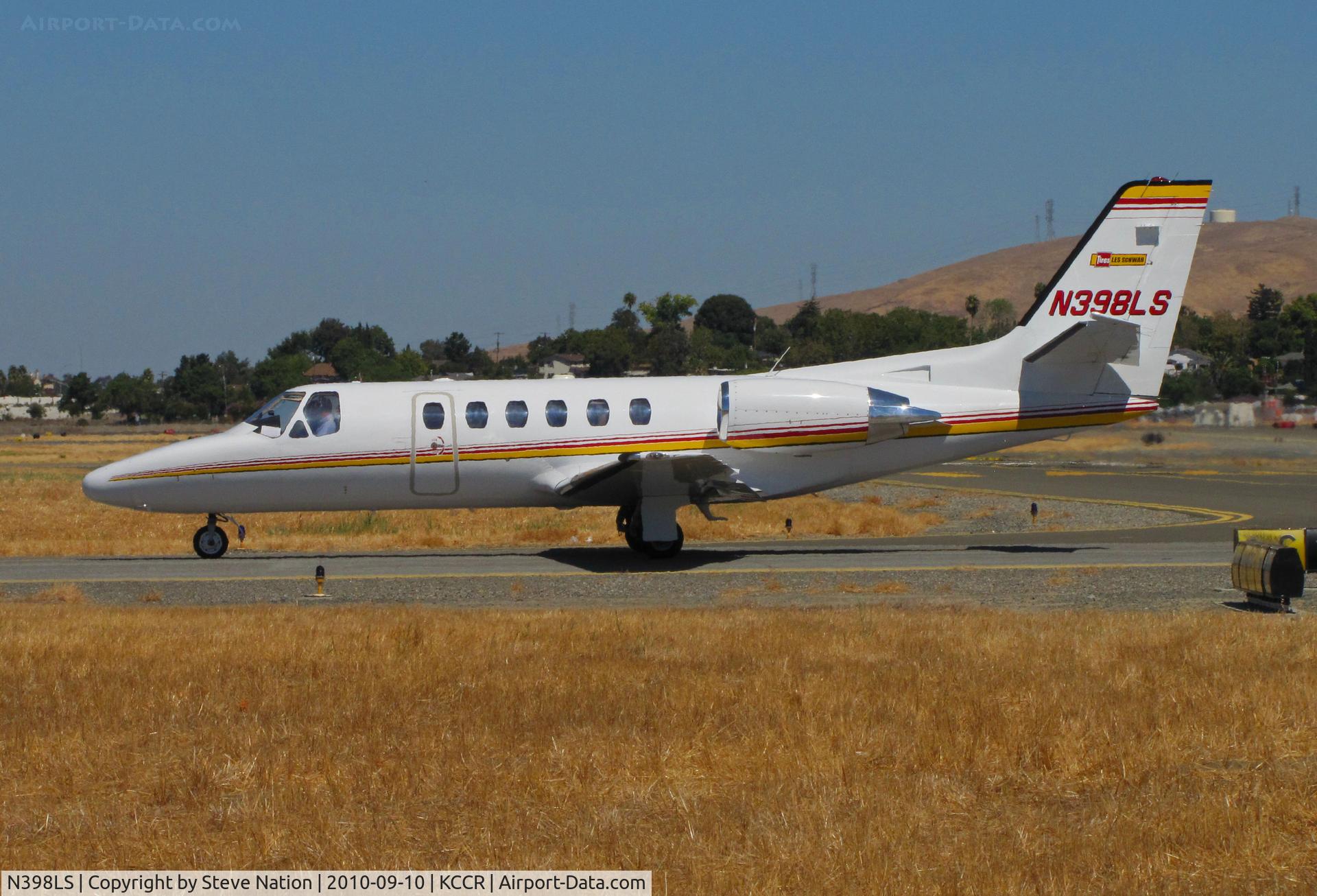 N398LS, 1998 Cessna 550 C/N 550-0853, Les Schwab Tires 1998 Cessna 550 after fast turn around heads for RWY1L for short jump to KOAK/Oakland International Airport, CA