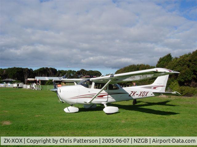ZK-XOX, 2005 Cessna 172S C/N 172S10004, ZK XOX at Great Barrier Island New Zealand