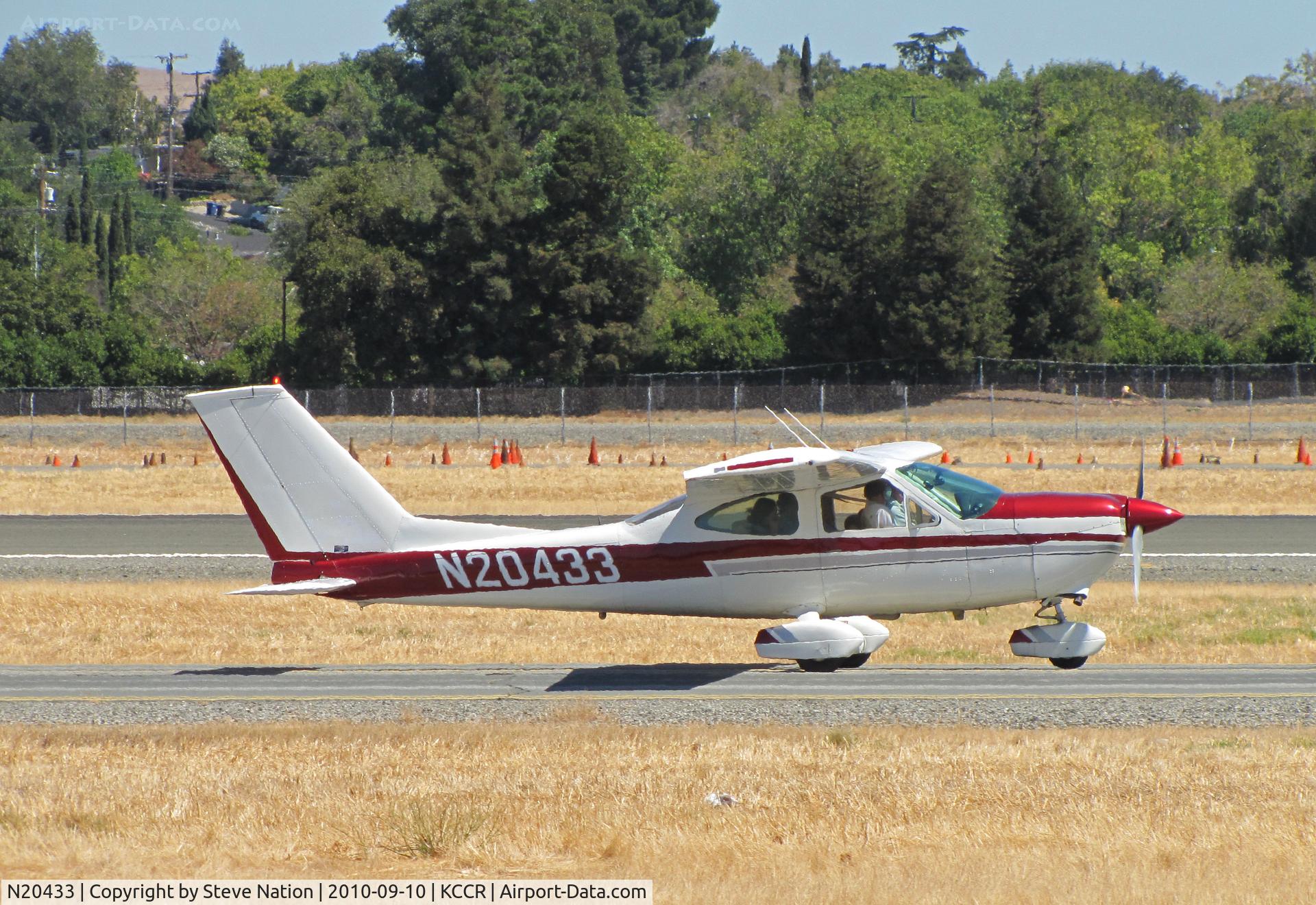N20433, 1977 Cessna 177B Cardinal C/N 17702672, 1977 Cessna 177B taxiing to East Ramp