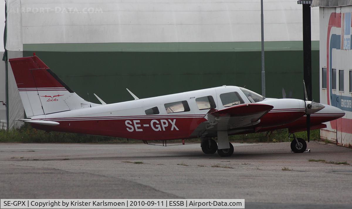 SE-GPX, 1977 Piper PA-34-200T C/N 34-7770290, Schoolaircraft.