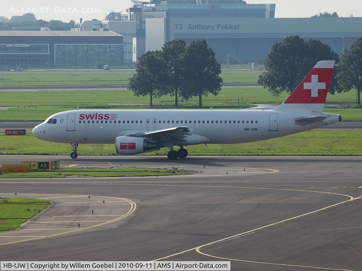 HB-IJW, 2003 Airbus A320-214 C/N 2134, Ready for take off