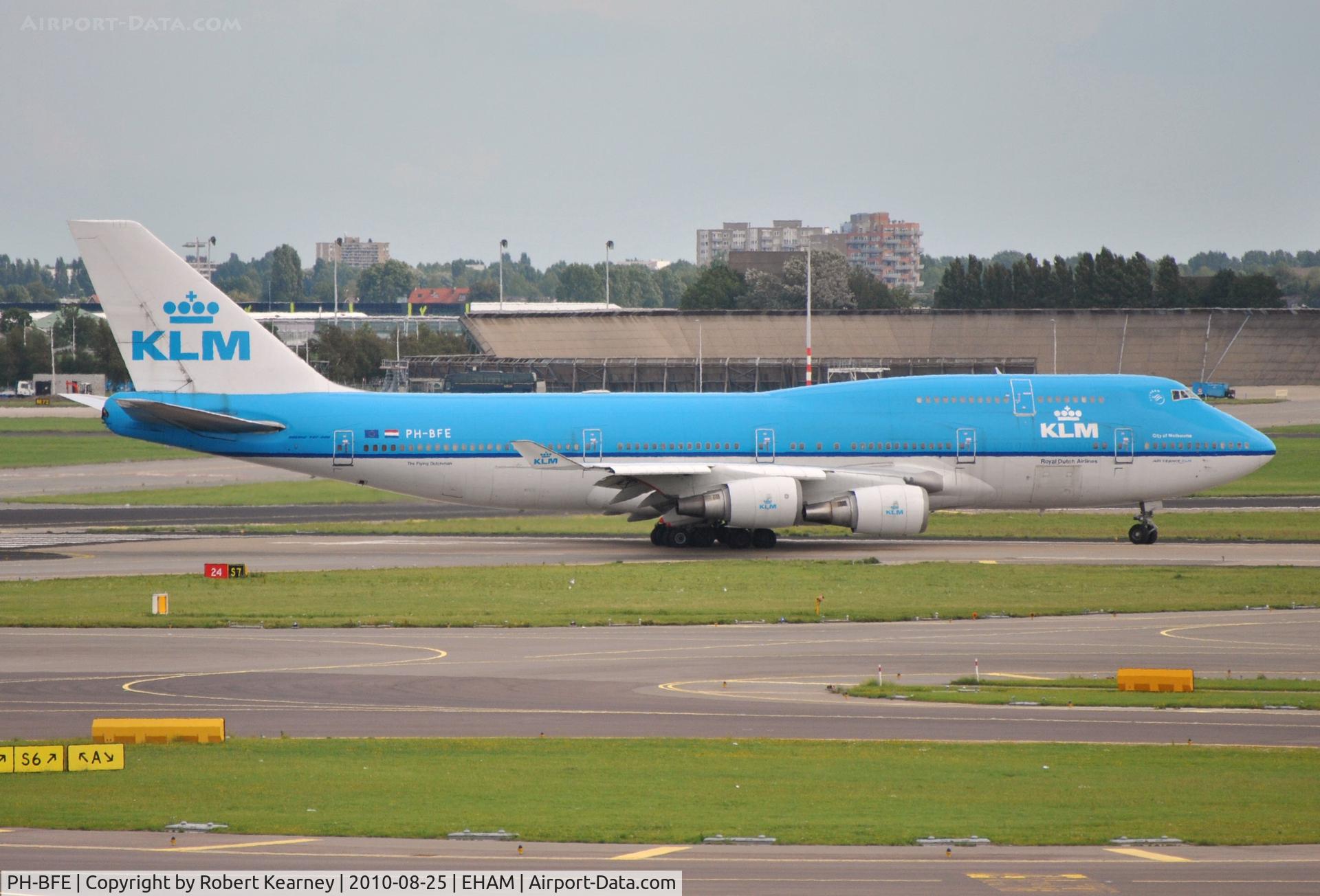 PH-BFE, 1990 Boeing 747-406BC C/N 24201, KLM heavy lining up for departure to Melbourne