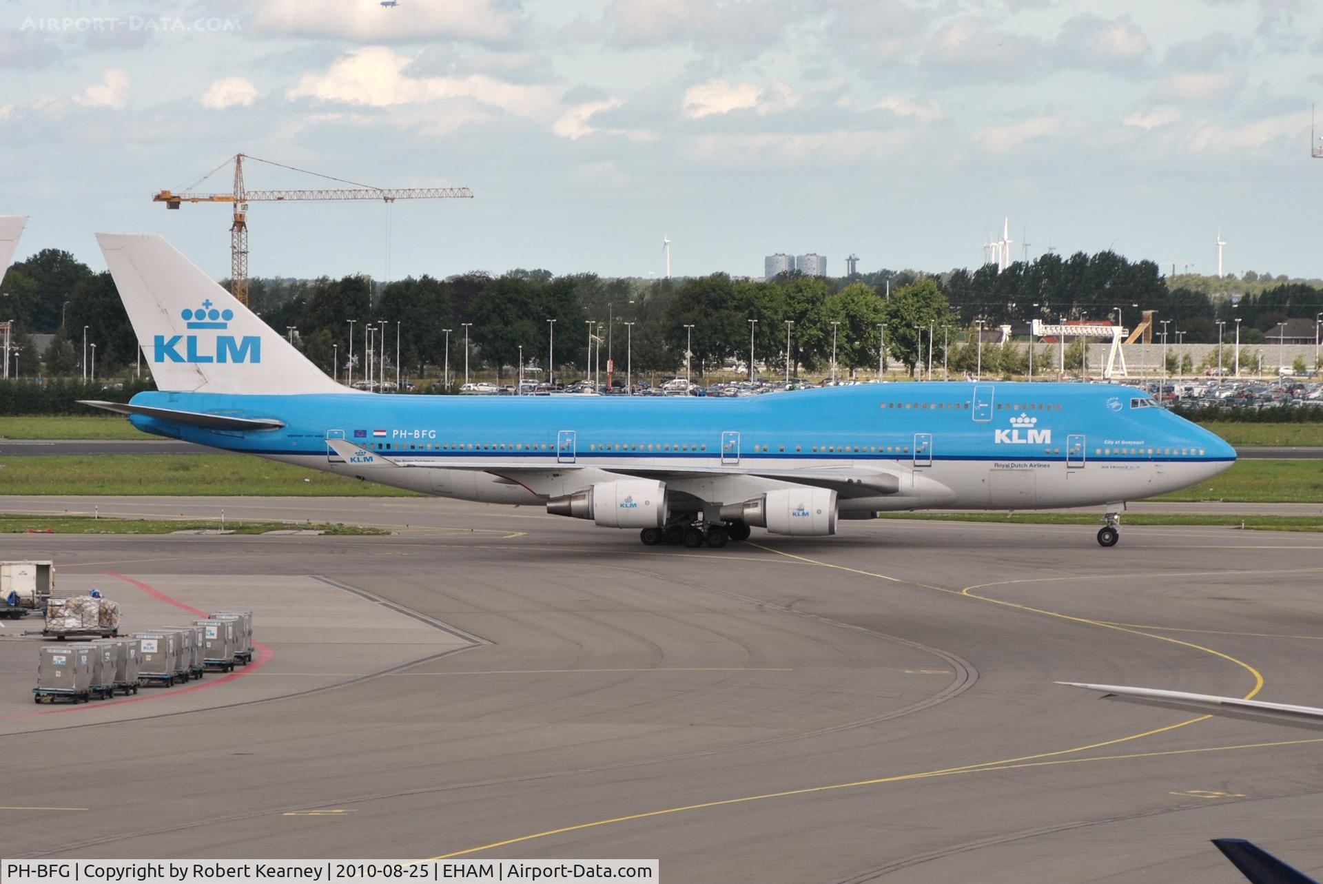 PH-BFG, 1990 Boeing 747-406 C/N 24517, KLM heavy taxiing around for take-off