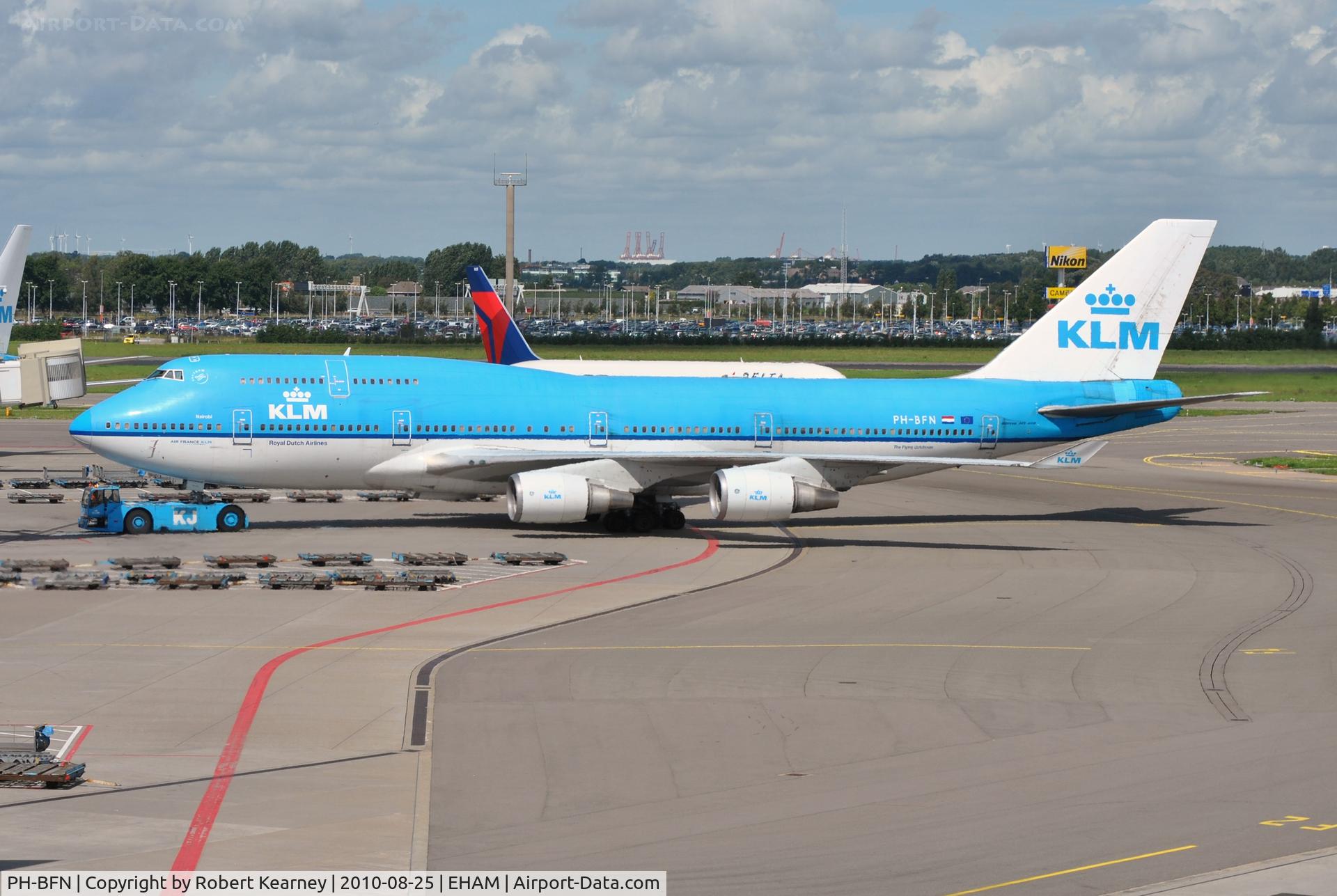 PH-BFN, 1993 Boeing 747-406BC C/N 26372, KLM heavy pushing back