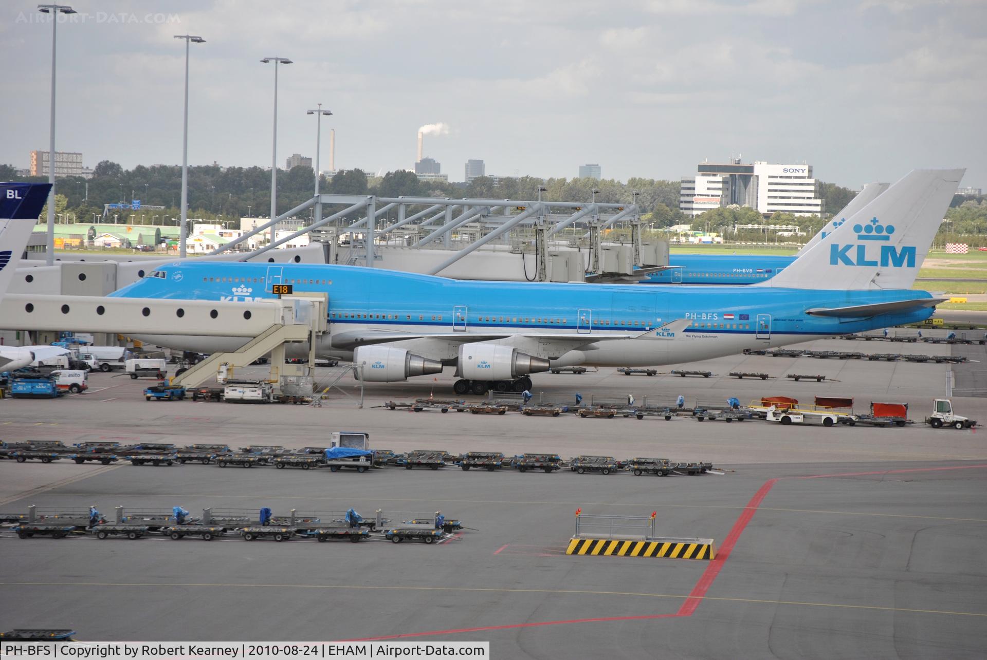 PH-BFS, 1996 Boeing 747-406BC C/N 28195, KLM waiting for push back clearance