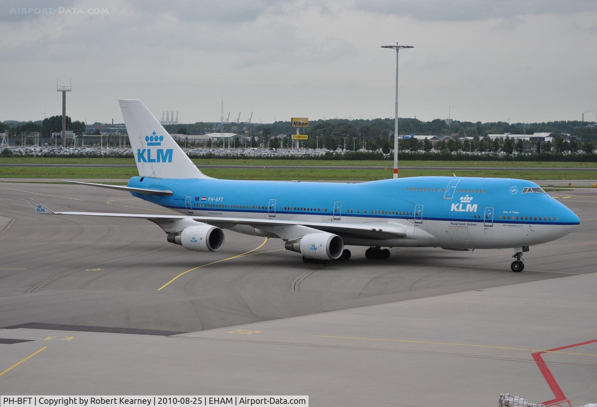 PH-BFT, 1997 Boeing 747-406BC C/N 28459, KLM heavy turning onto stand after arrival from Tokyo