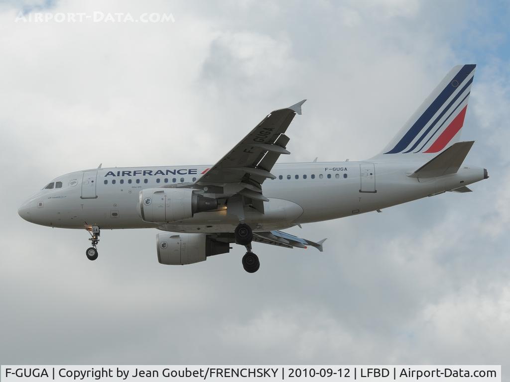 F-GUGA, 2002 Airbus A318-111 C/N 2035, à l'attéro