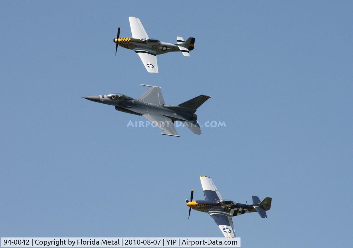 94-0042, Lockheed F-16CM Fighting Falcon C/N CC-194, Heritage flight with 2 P-51s