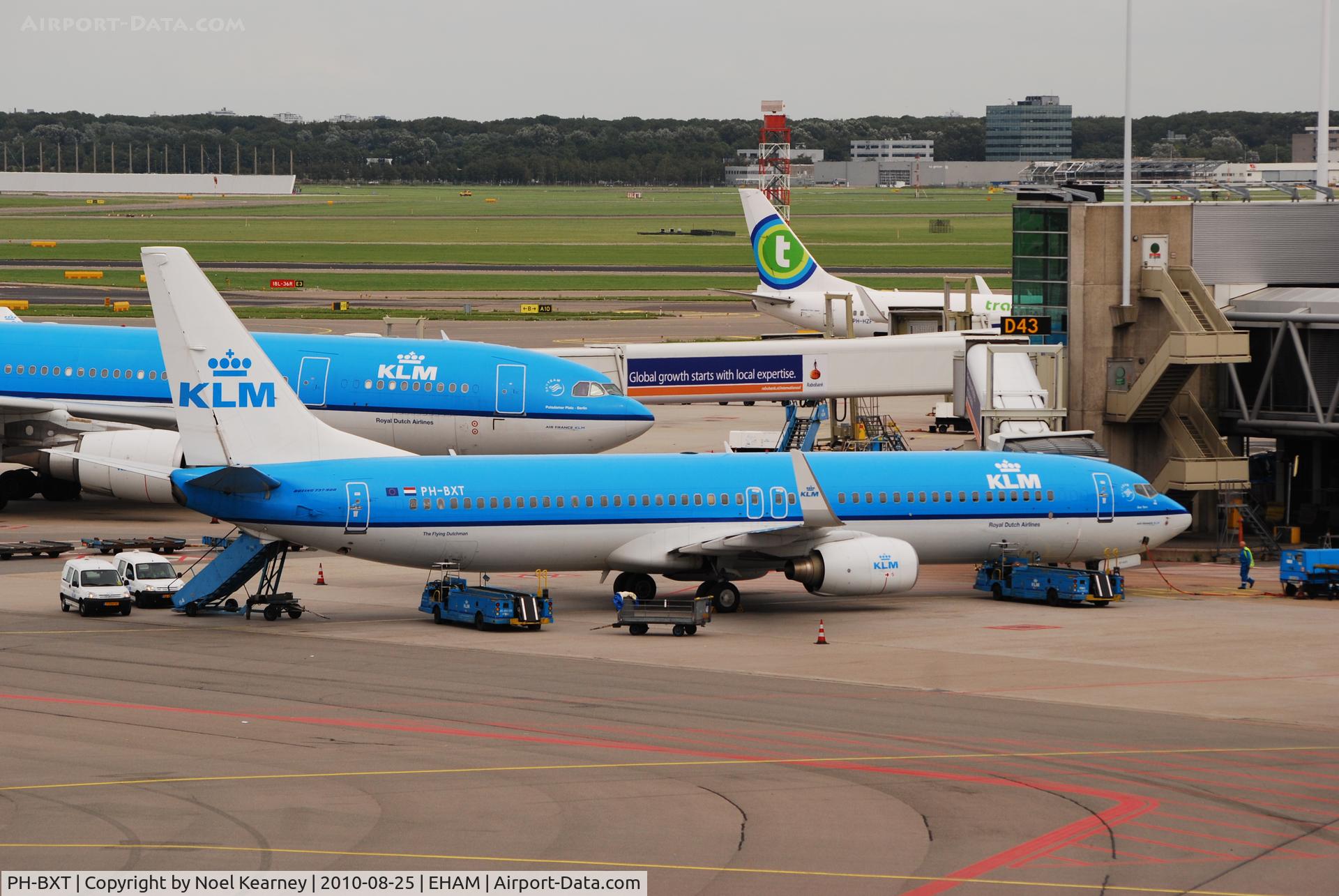 PH-BXT, 2004 Boeing 737-9K2 C/N 32944, K.L.M. - ROYAL DUTCH AIRLINES