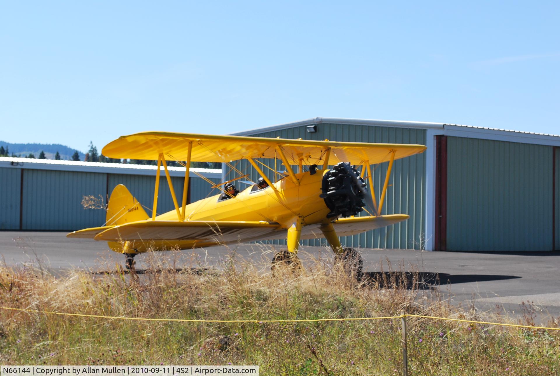 N66144, Boeing E75 C/N 75-5005, Ken Jerstedt Airfiled, Hood River, or. antique plane fly-in