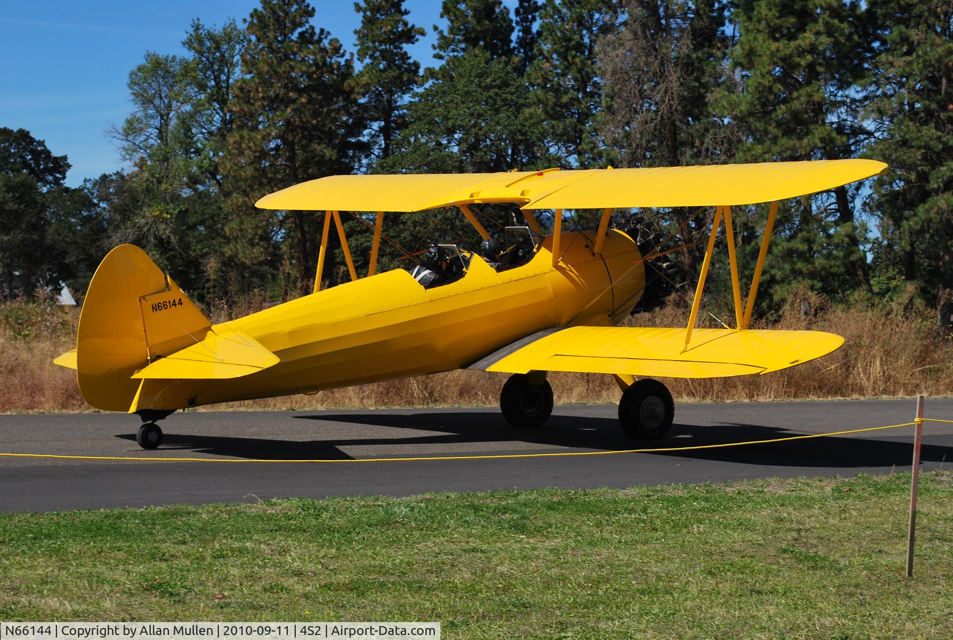 N66144, Boeing E75 C/N 75-5005, Ken Jerstedt Airfiled, Hood River, or. antique plane fly-in