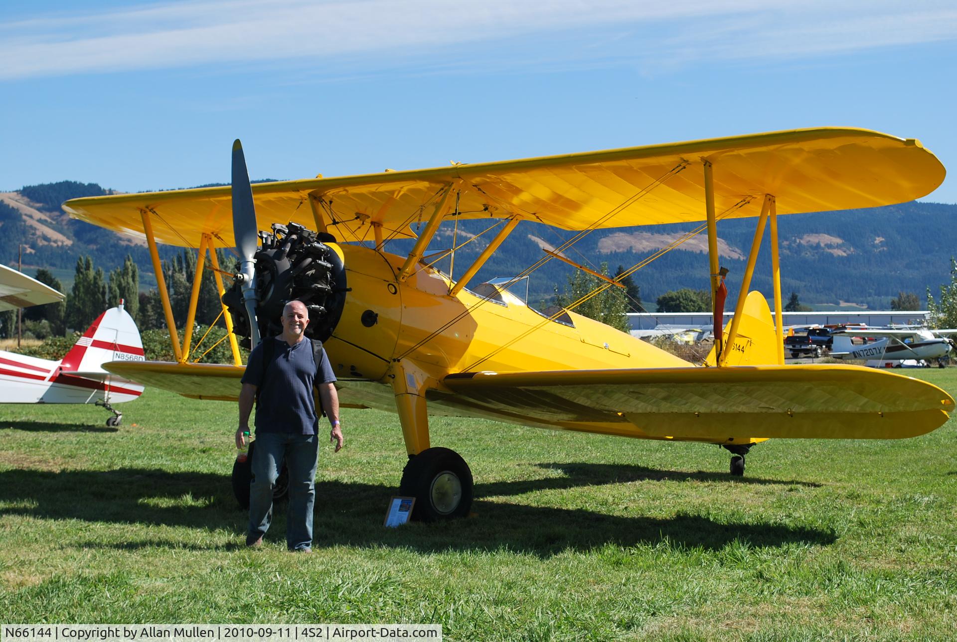 N66144, Boeing E75 C/N 75-5005, Ken Jerstedt Airfiled, Hood River, or. antique plane fly-in